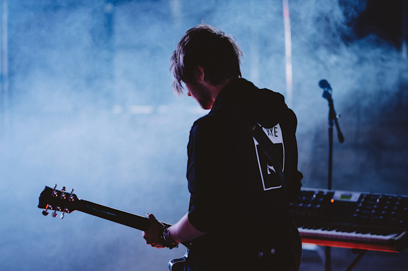 Simon Westerdahl in the smoke, recording "Lie Some More". Photo Lukas Meijer.