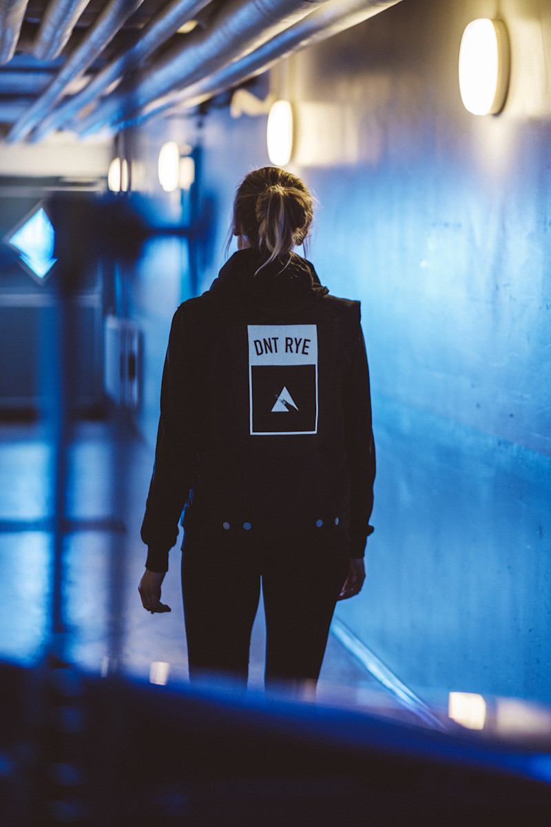 Alma Bjellerup in a DNT RYE jeans jacket. Photo Lukas Meijer.