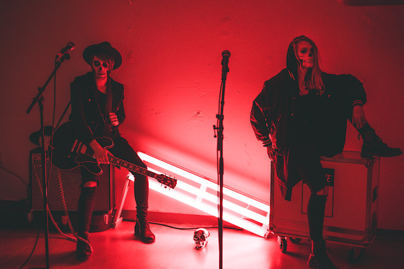 DNT RYE, Alma Bjellerup and Simon Westerdahl "Sucker For Pain".