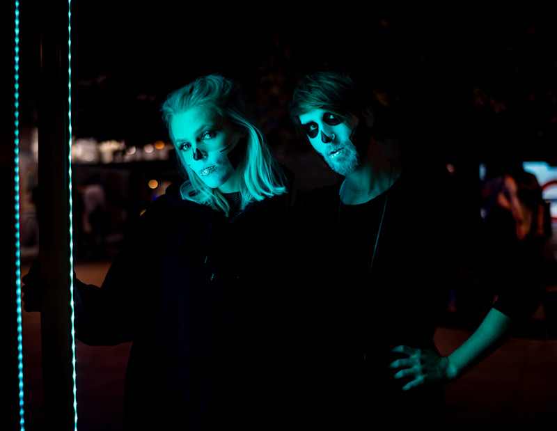 In the middle of the night DNT RYE was hitting the flash of a camera somewhere in London. Alma Bjellerup, Simon Westerdahl