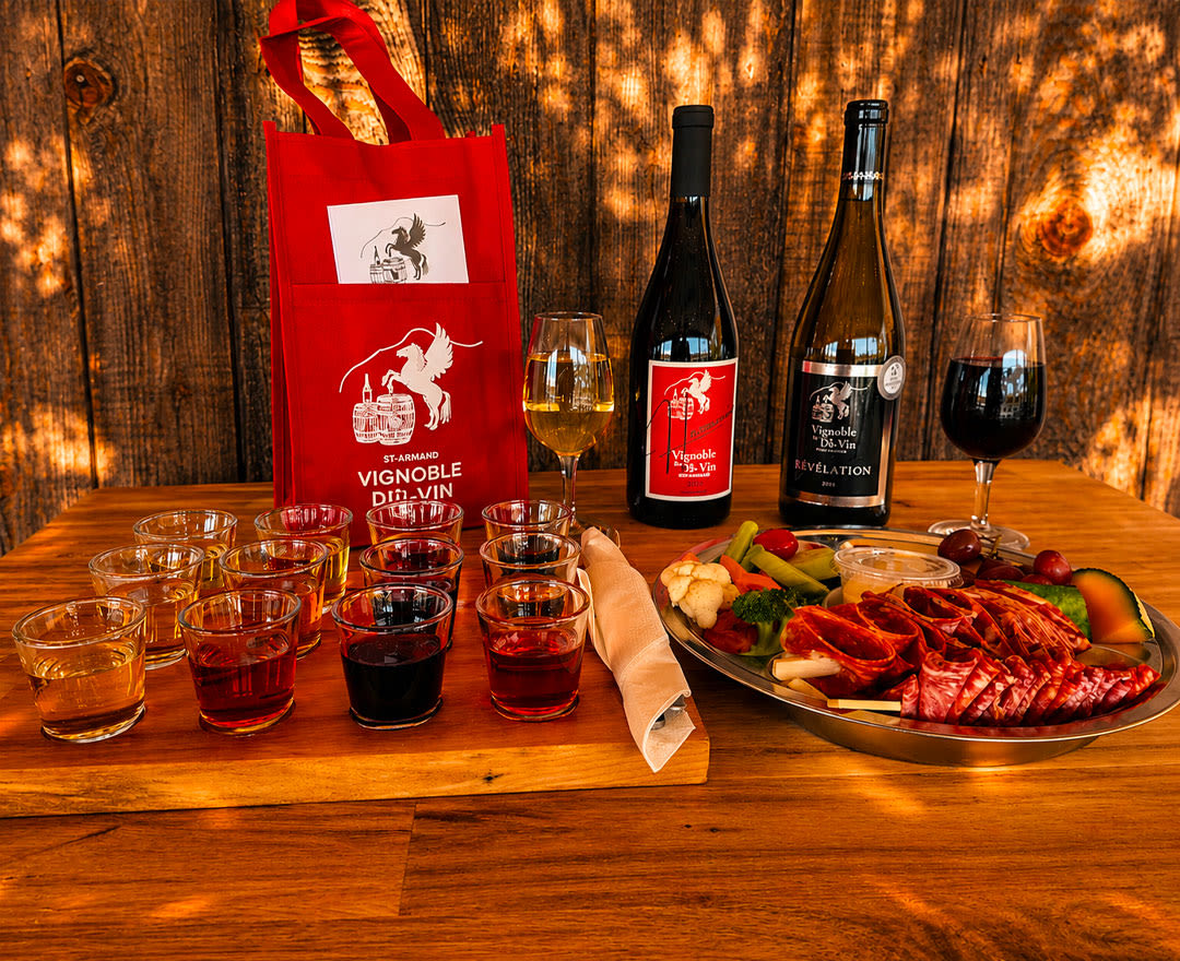 Vignoble Di-Vin: Une dégustation de vins accompagnée de généreux plateaux de fromages, charcuteries, fruits et légumes.