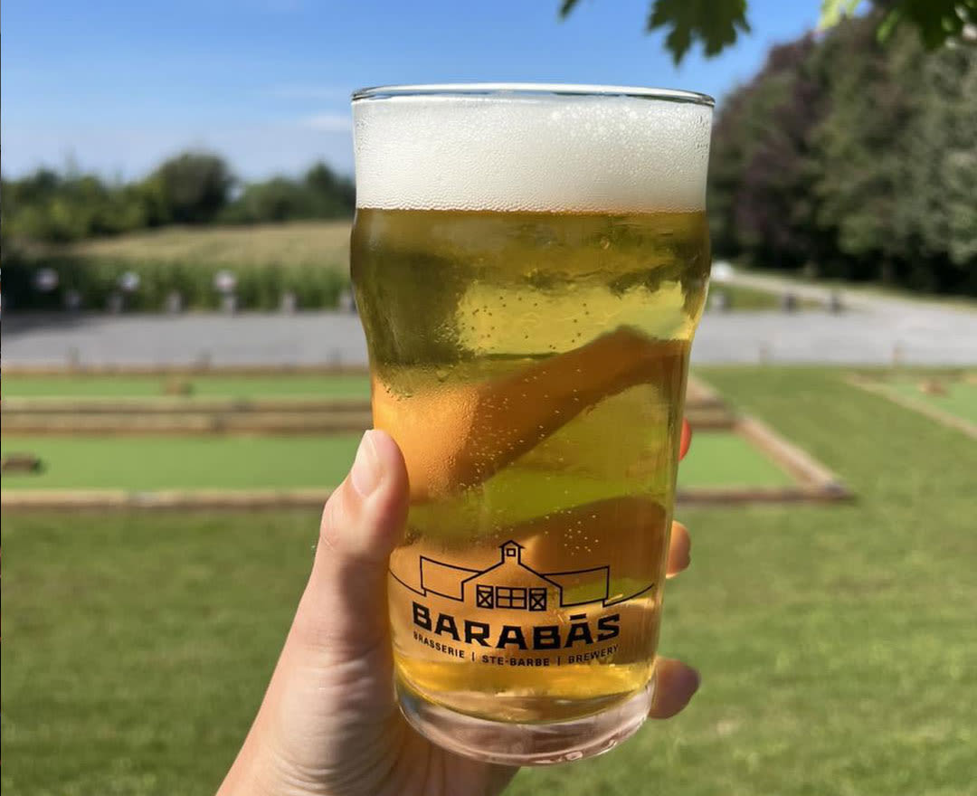 Une palette de bières artisanales à déguster pour découvrir une variété de saveurs dans une ambiance conviviale