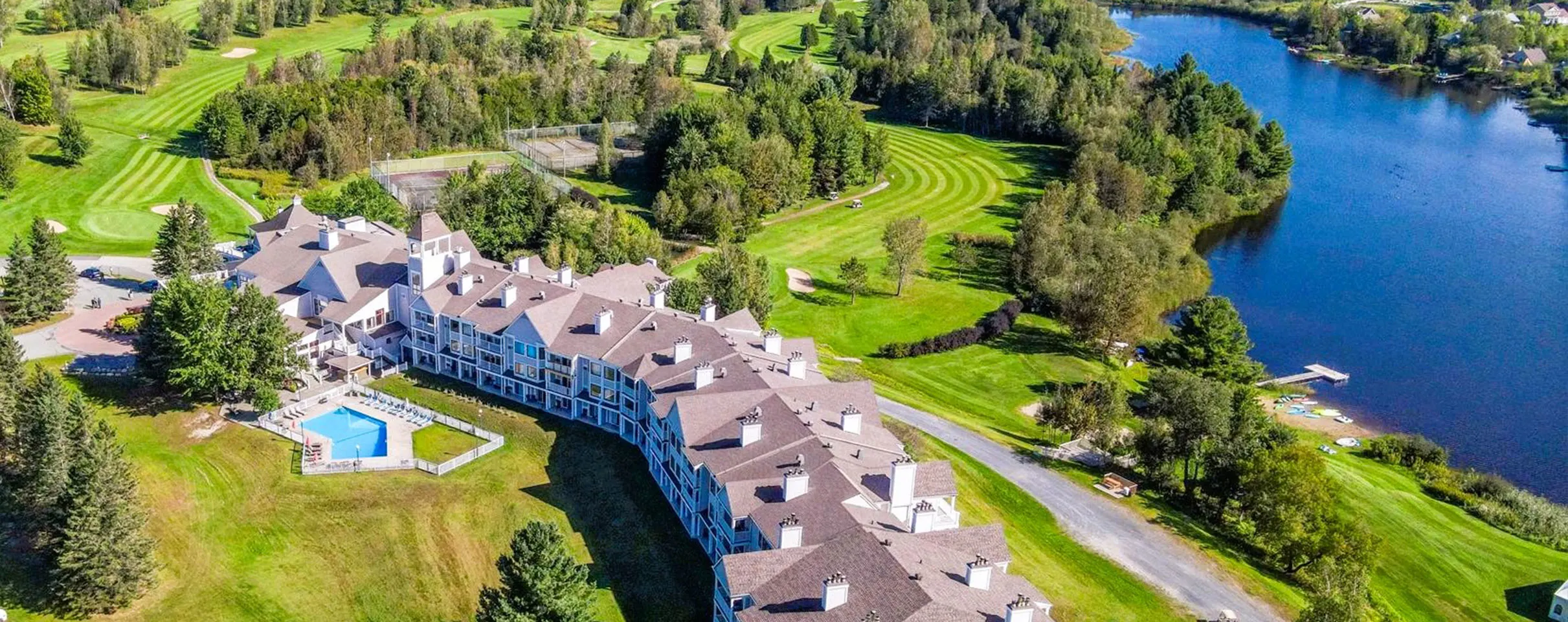 Piscine extérieure du Manoir des Sables