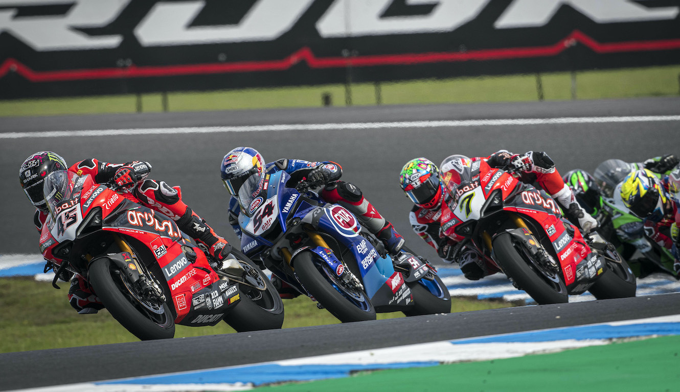 Gran desempeño del equipo Aruba.it de Ducati en el inicio del ...