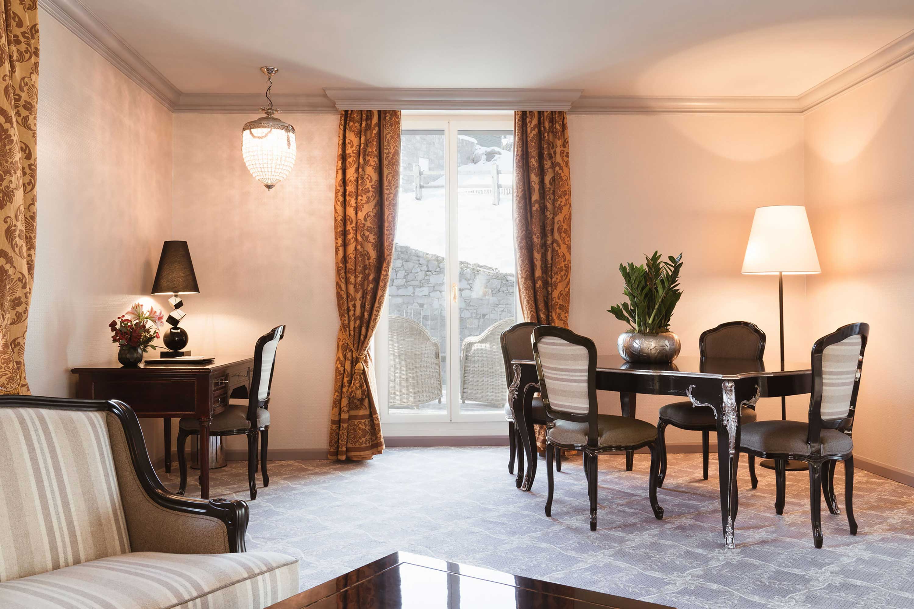 4 Carlton Suite living room