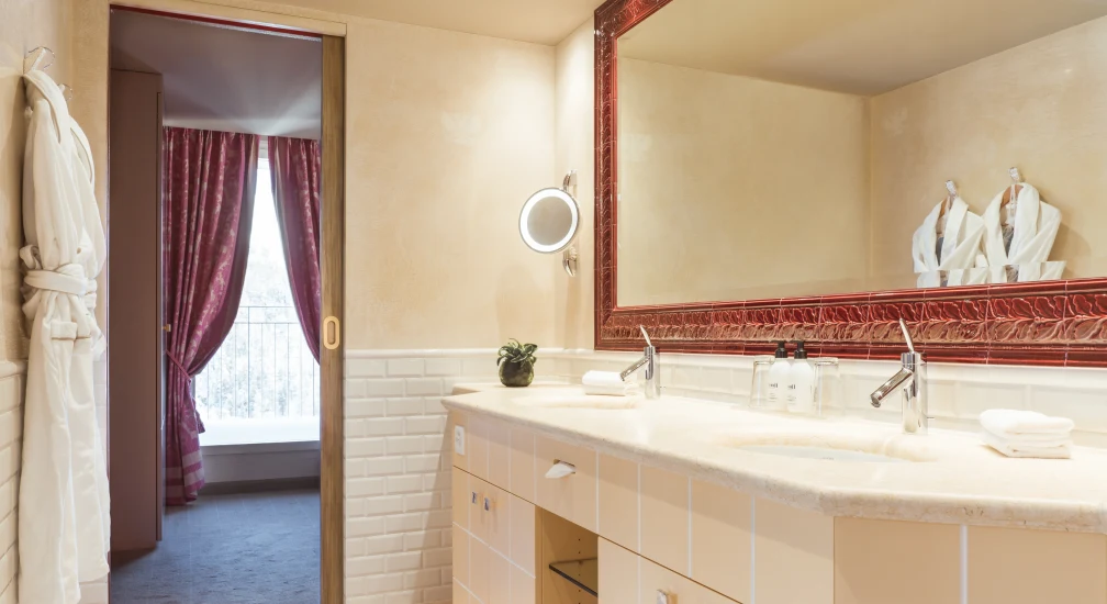 Junior Corner Suite - Badezimmer - Carlton Hotel St. Moritz