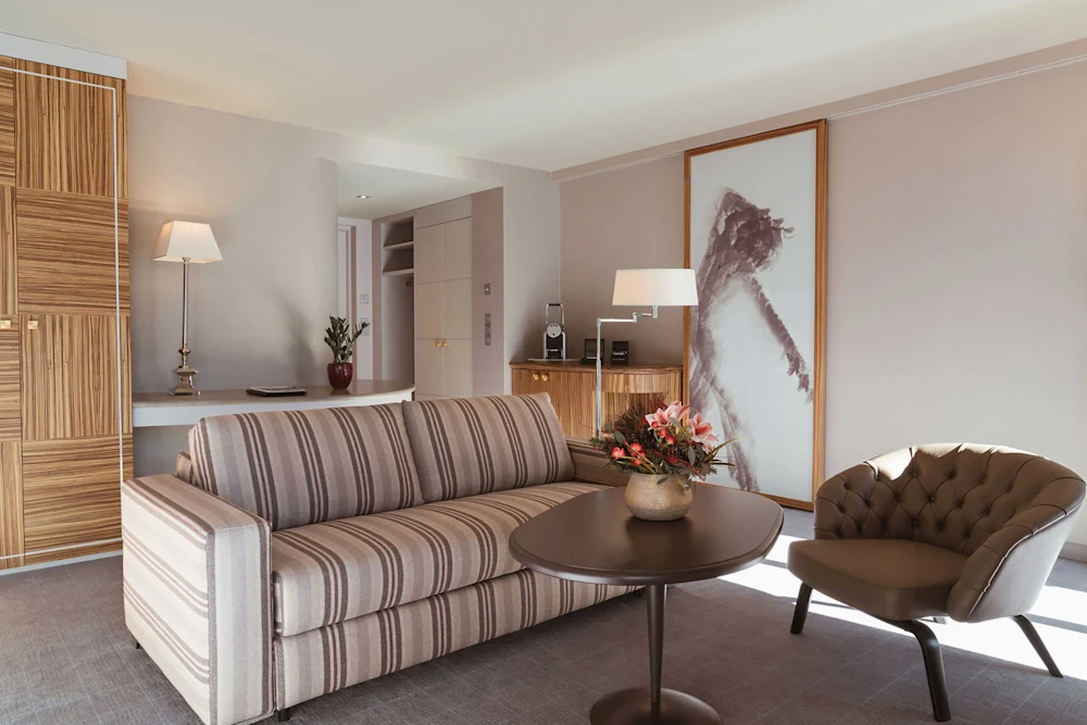 2 Grand Suite living room