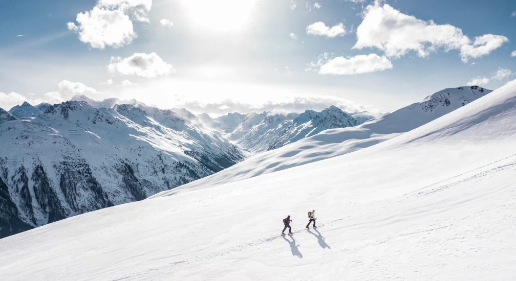 Moving Mountains PLAY Carlton Hotel Snow Shoeing