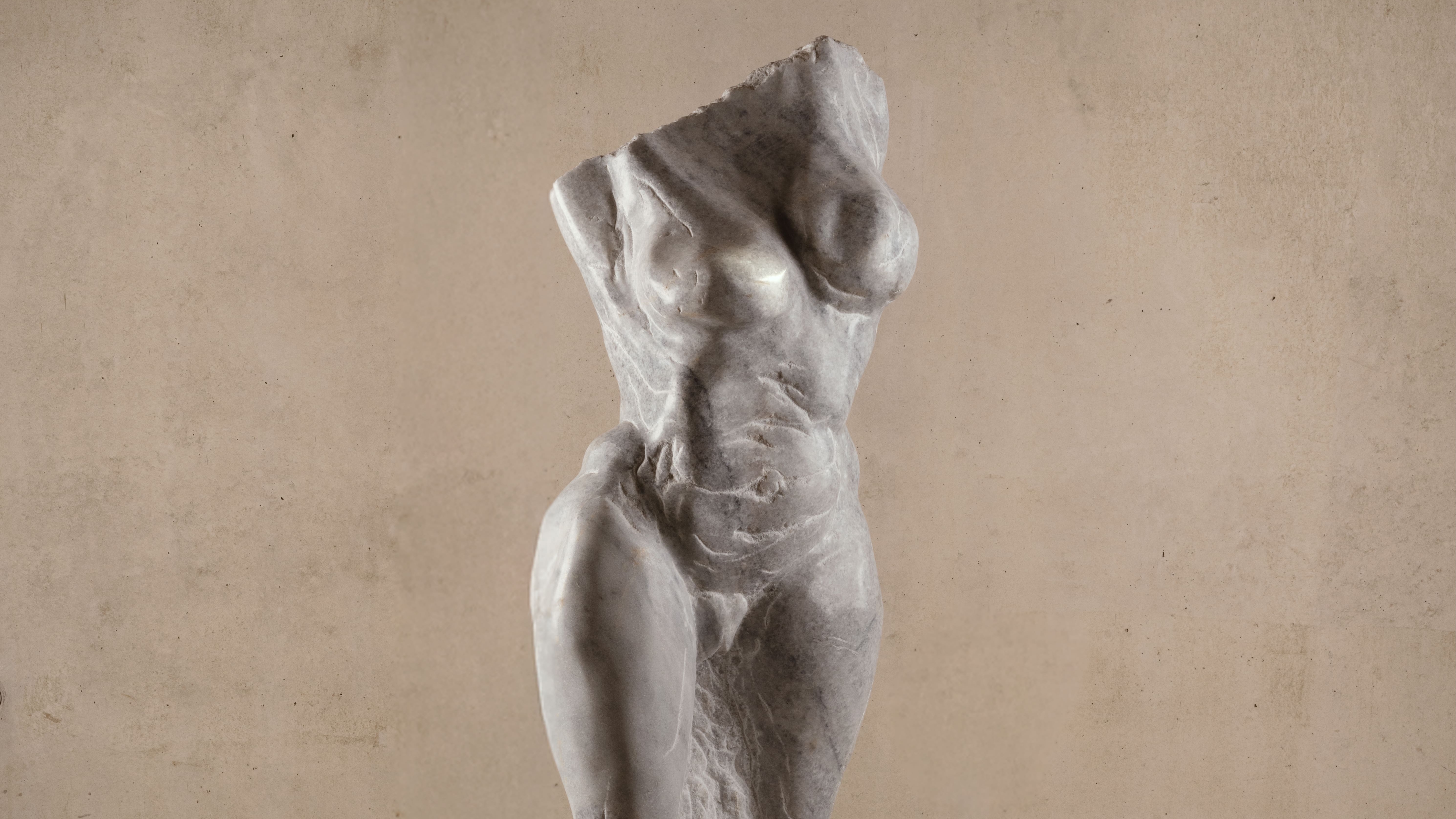 HP 25 03-11 Weiblicher Torso auf Stele-min