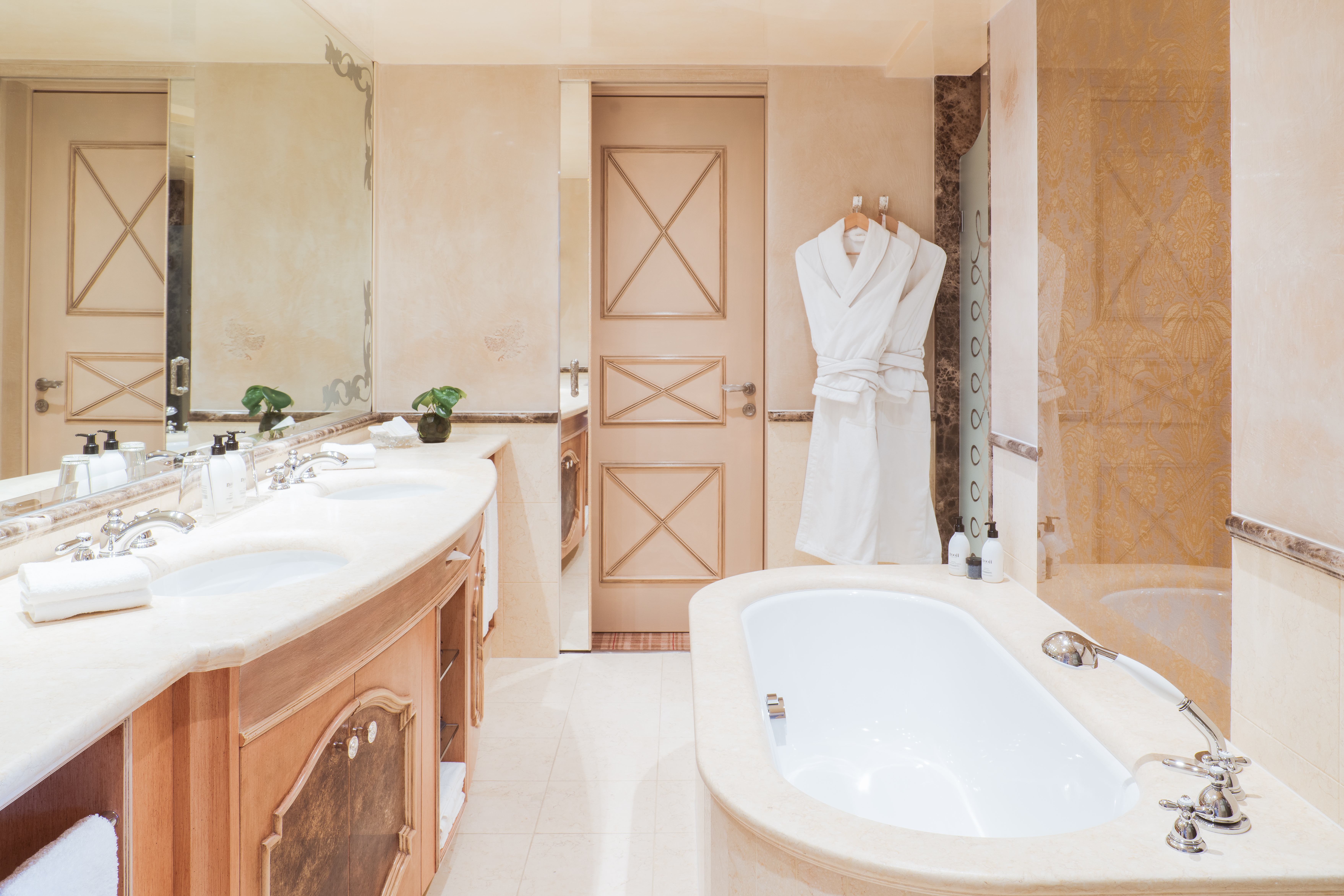 Curated visual reference: Carlton Penthouse Suite 386 Sqm Photo Inspiration