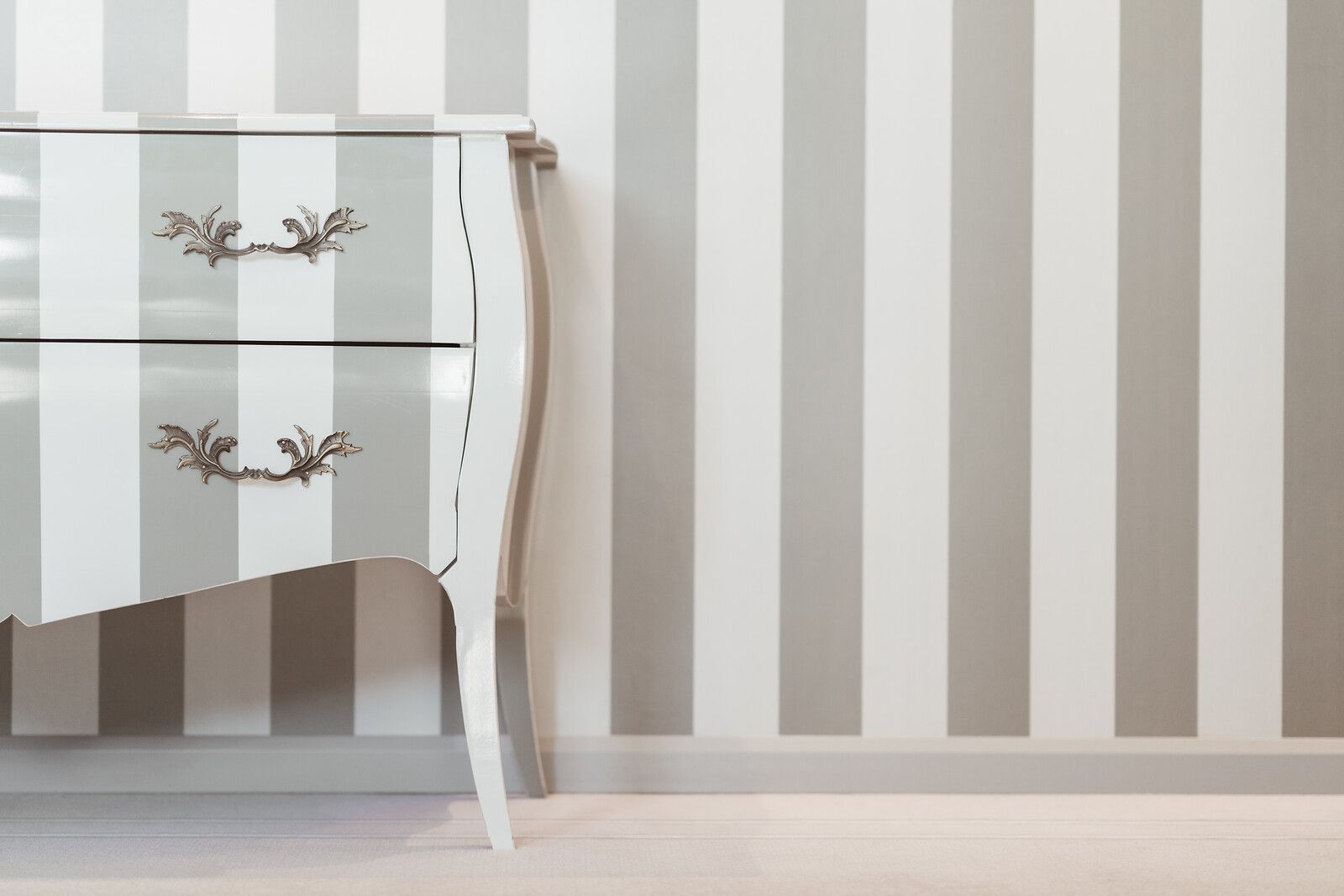 8 Carlton suite bedroom