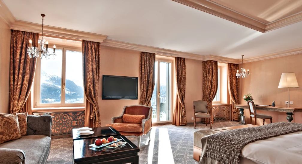 Junior Suite Large - Schlaf- und Wohnbereich - Carlton Hotel St. Moritz