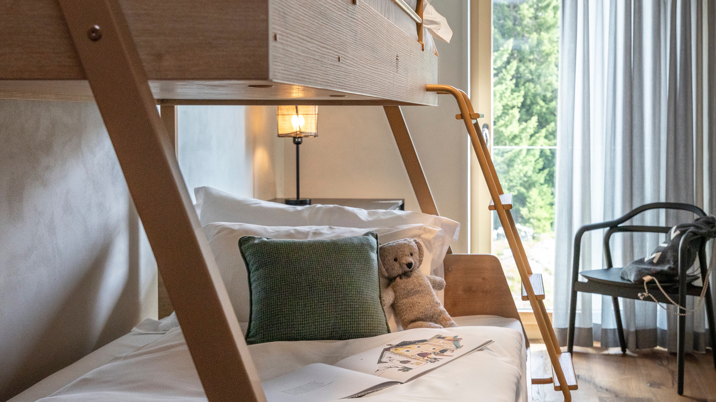 Tschuggen Grand Hotel | Mountain Lofts | bedroom kids