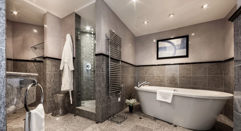 Deluxe Suite - Bath Room