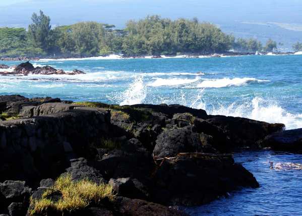 New data reveals 10s of thousands visit 2 Hilo beach parks in single month;  residents express concern : Big Island Now