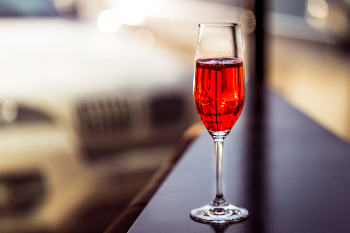 Il Kir cocktail: all’insegna del rosso, anticipa all’istante gli aperitivi estivi