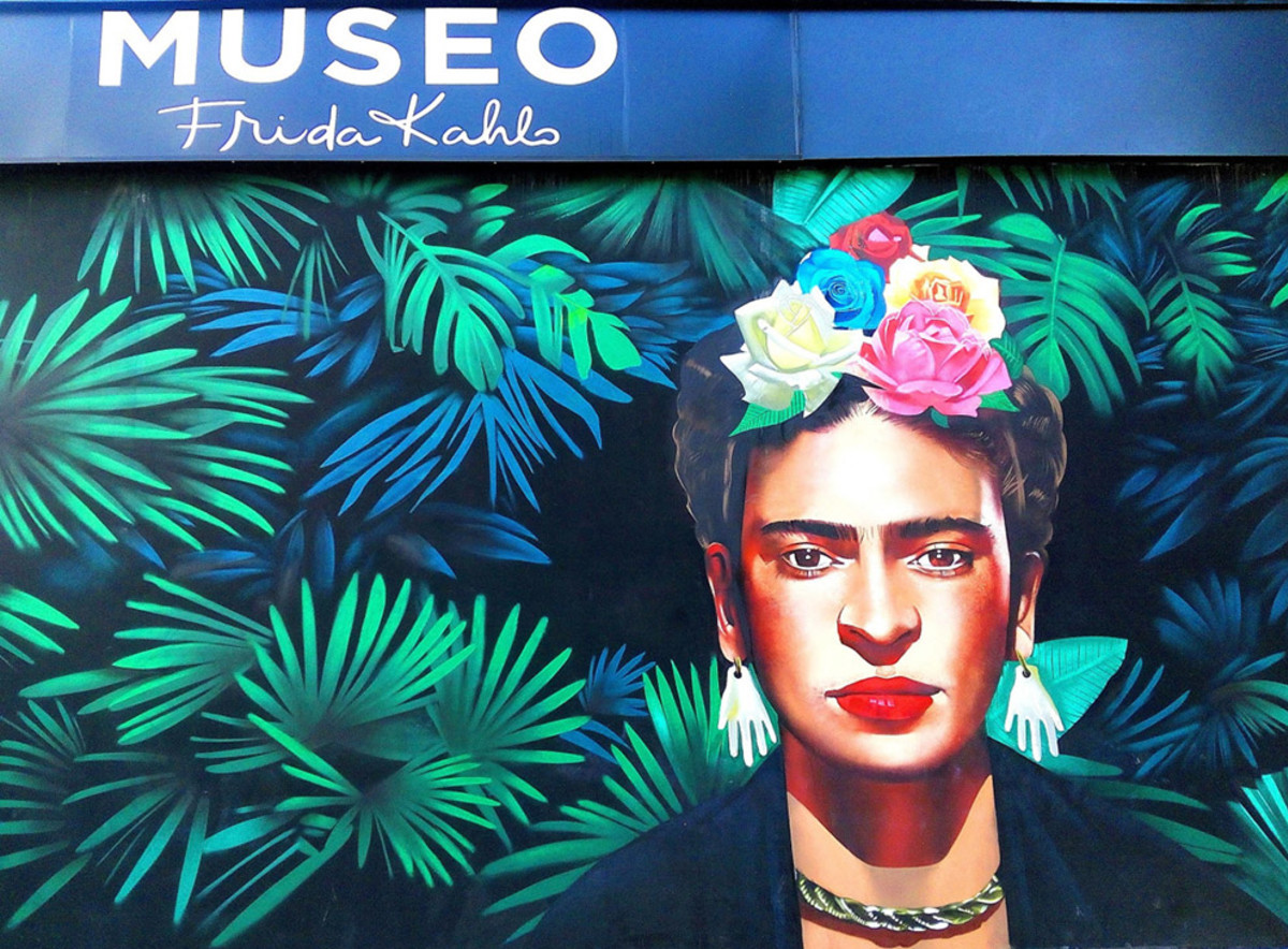 Ritratto di Frida Kahlo sul muro del museo dedicato all'artista messicana