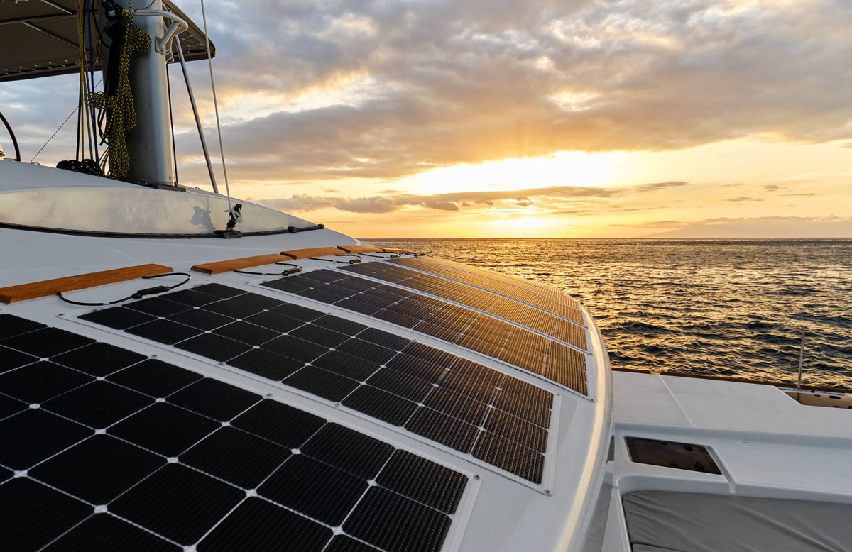 L’energia solare diventa un’opzione sempre più praticabile per le imbarcazioni ibride-elettriche