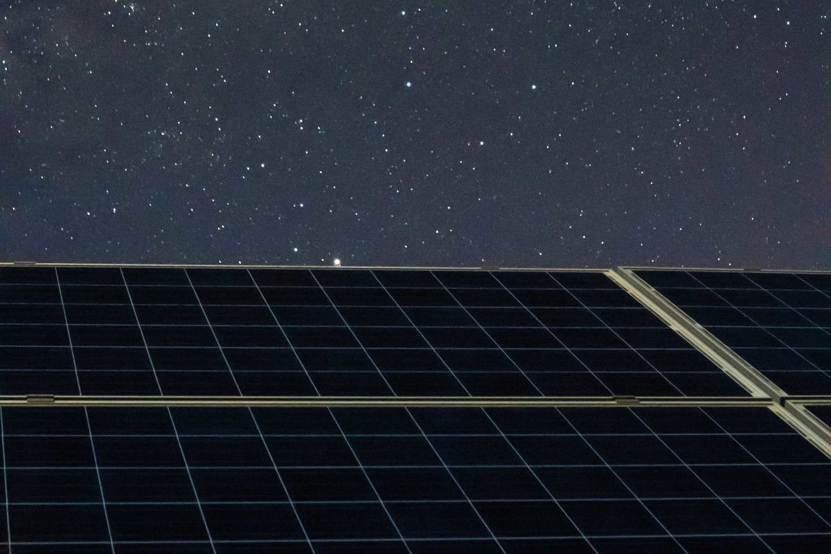 I ricercatori dell’università di Stanford stanno elaborando un pannello fotovoltaico che produce elettricità anche di notte