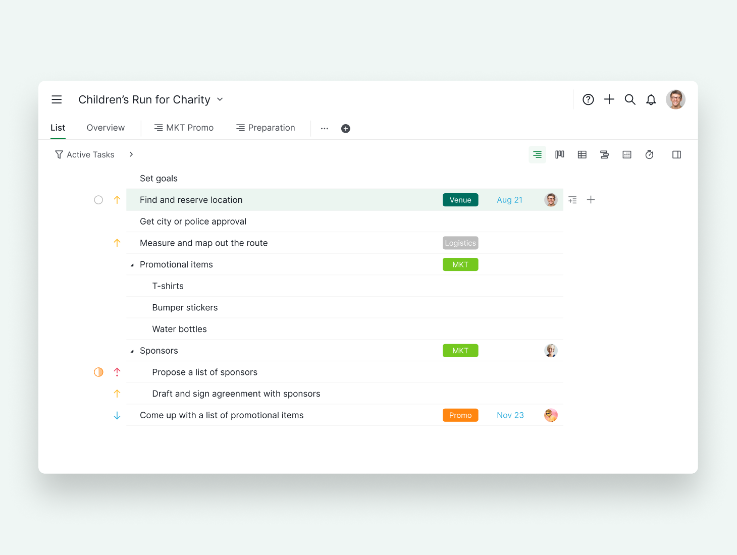 Visualização de lista do aplicativo para organizar rotina Quire exibindo tarefas ativas, etiquetas e prazos