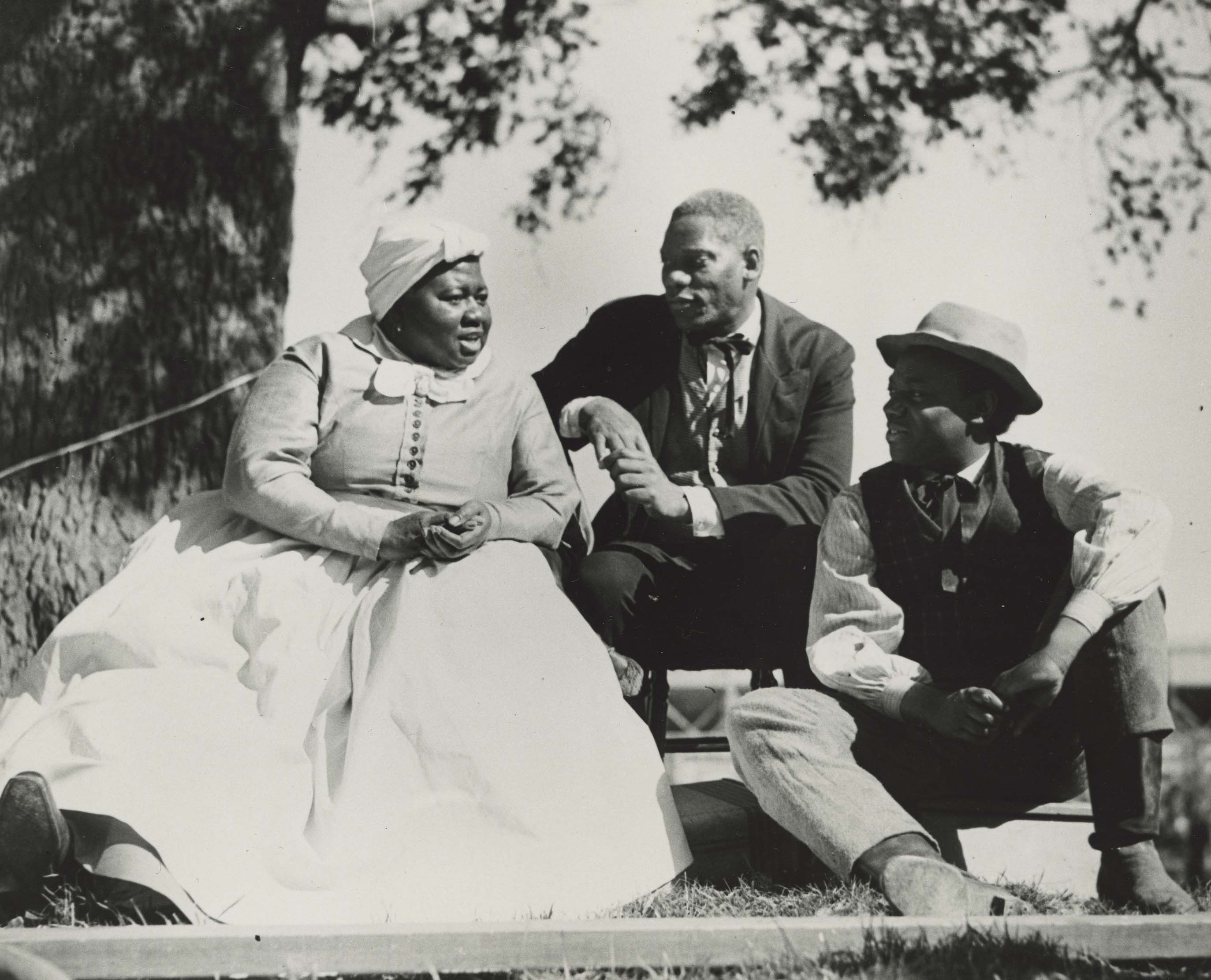 production still. Courtesy Margaret Herrick Library; Hattie and Sam McDaniel Collection
