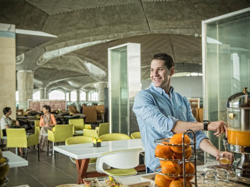 crown lounge queen alia airport