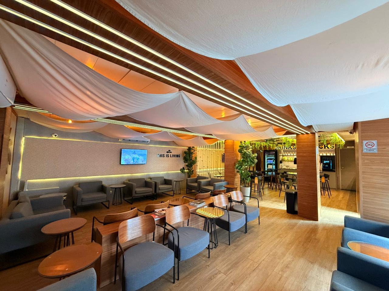 Blue Lounge Noronha atmosphere, image 3