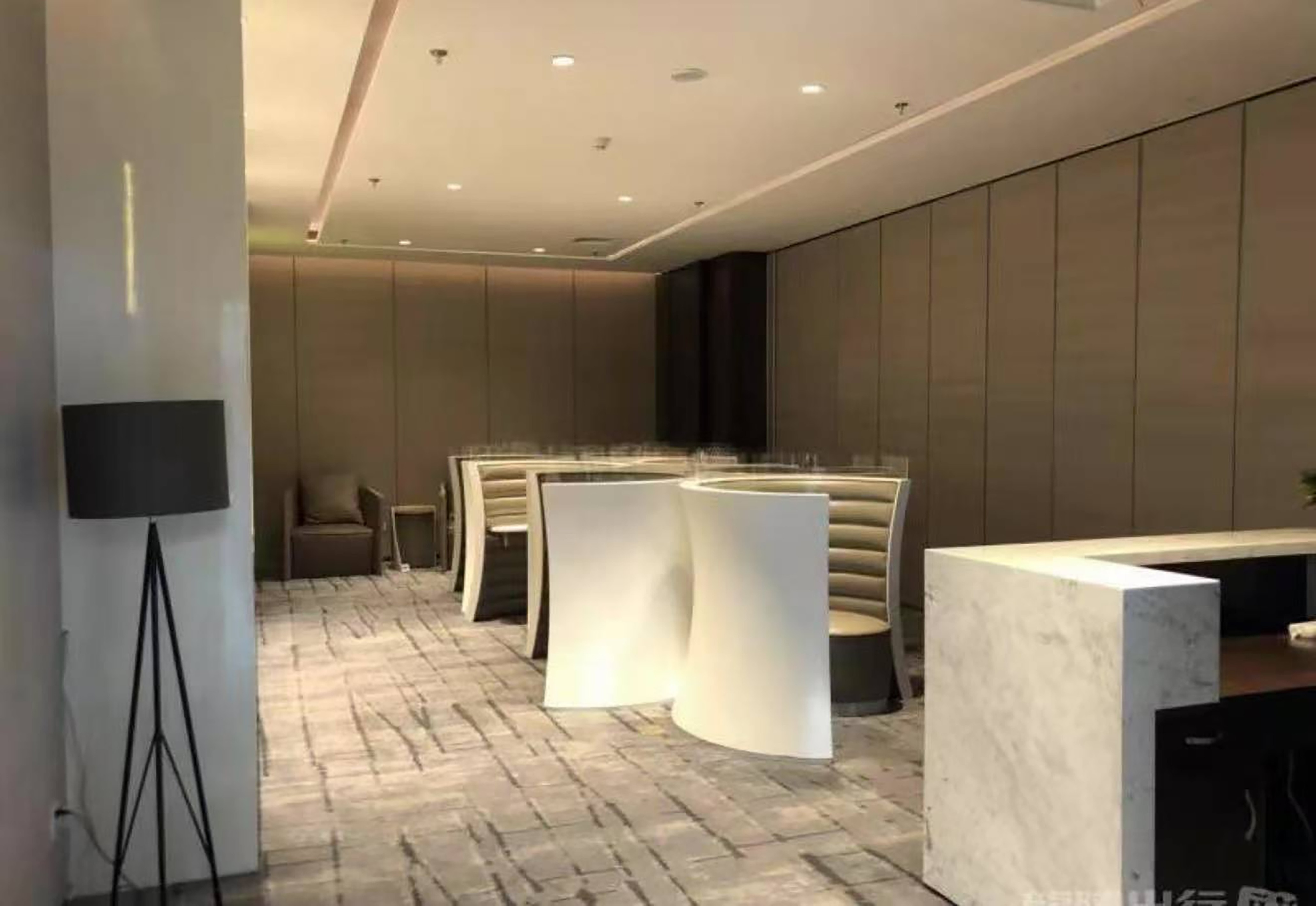First Class Lounge atmosphere, image 3