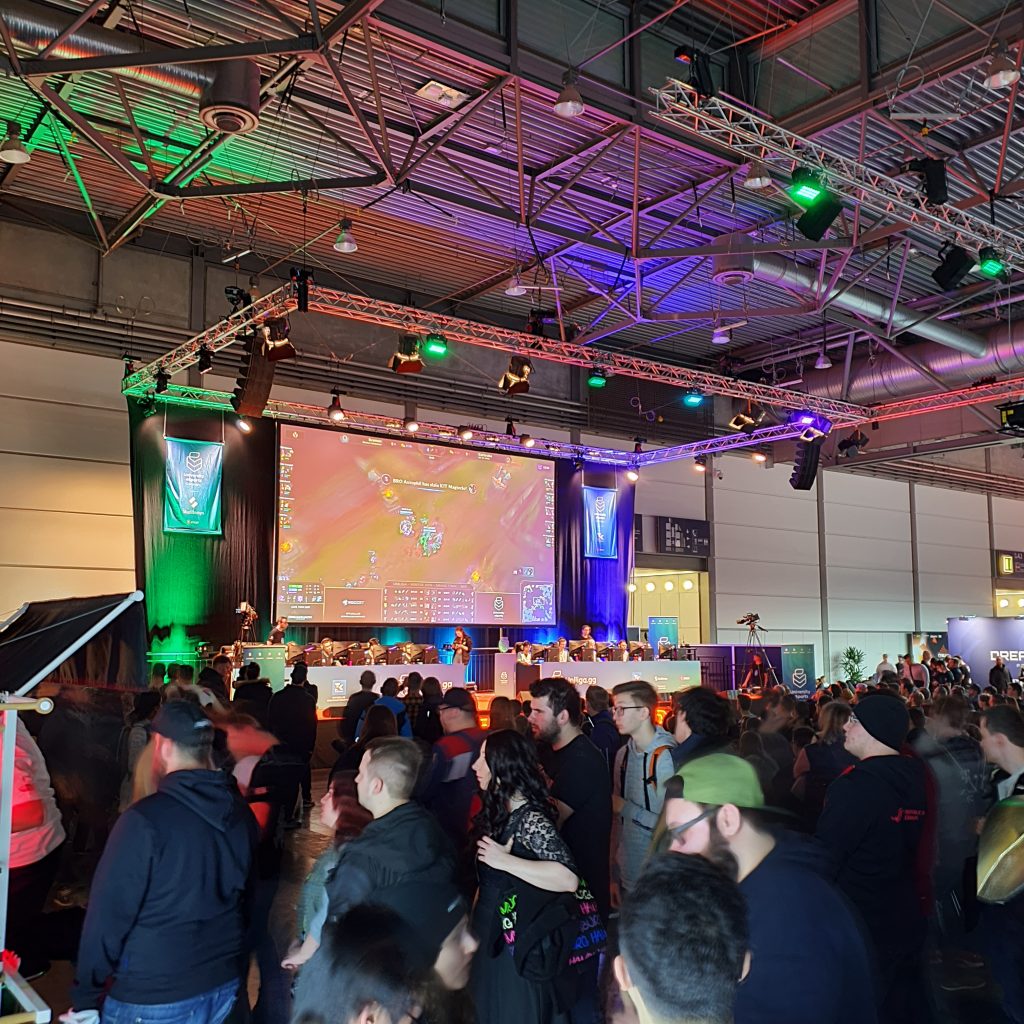 Blick Richtung Bühne über die DreamHack Messe