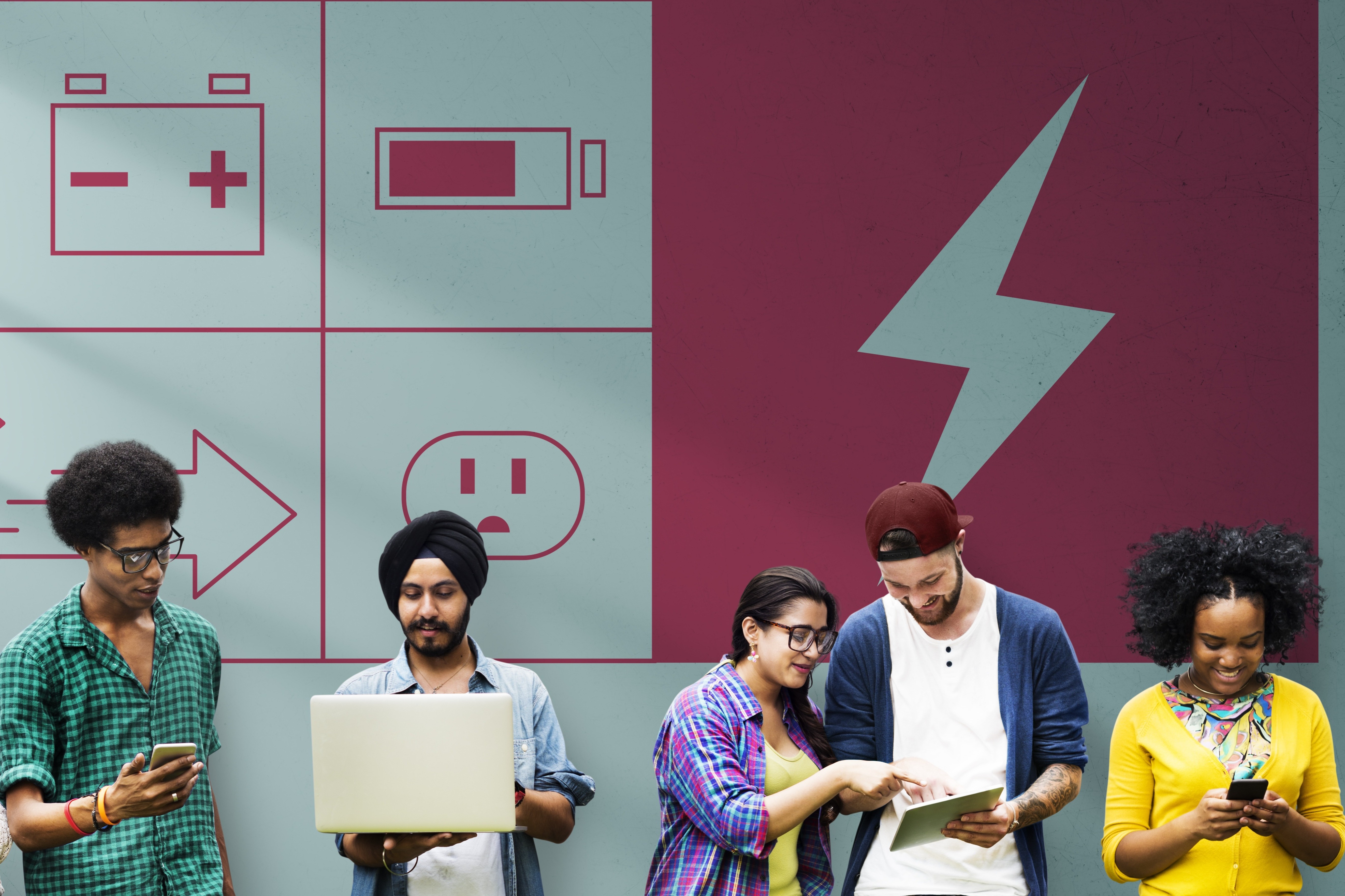 Gruppe junger Erwachsener vor dem Schriftzug "Energy Saving"