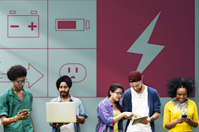 Gruppe junger Erwachsener vor dem Schriftzug "Energy Saving"