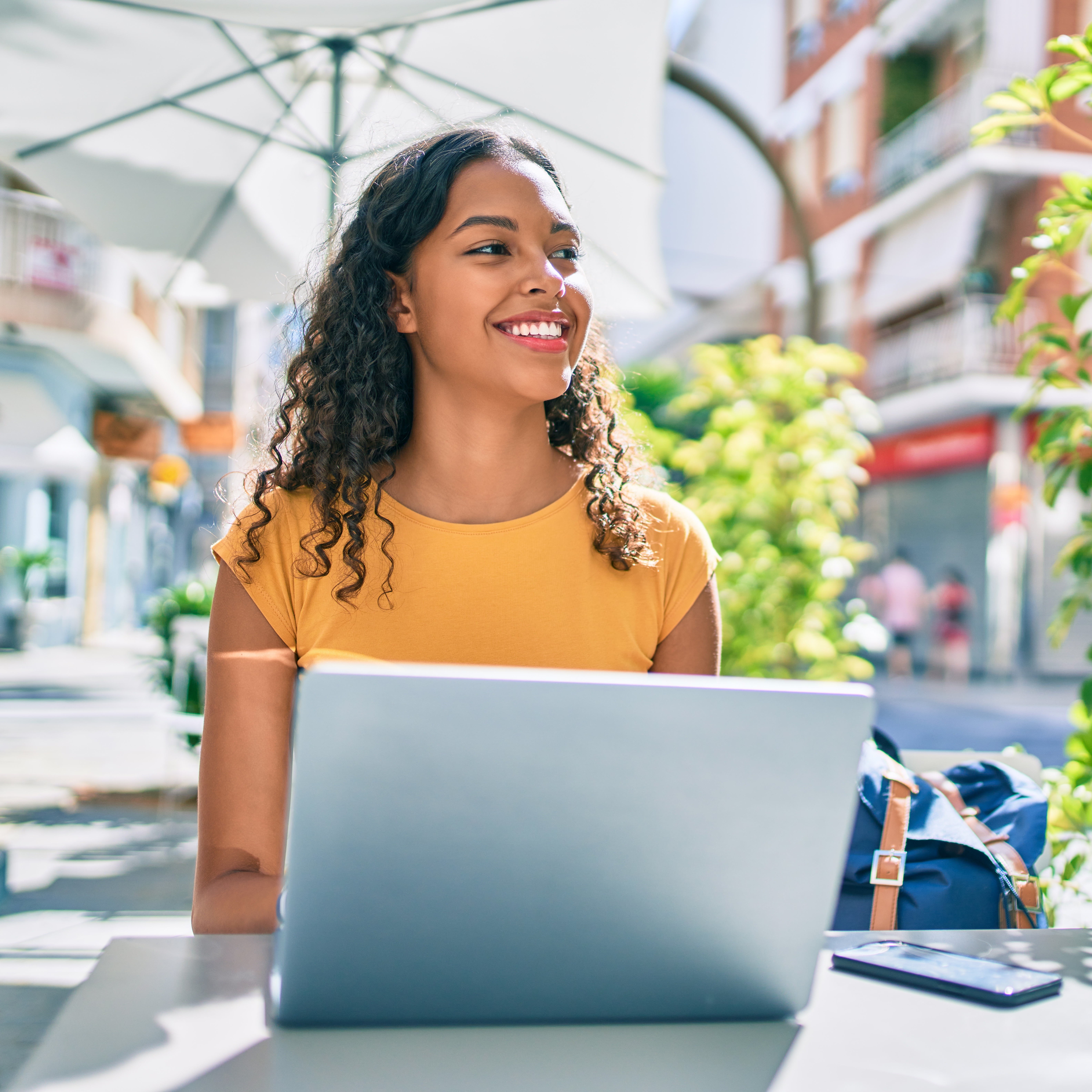 Studentin motiviert und glücklich