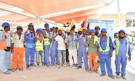 حملة توعوية بين "قطر مول" و"كارفور" و"الريان للمياه" و"قطر الخيرية", إطلاق مبادرة "تغلب على الحرارة" لتشجيع العمال على تبني حياة صحية