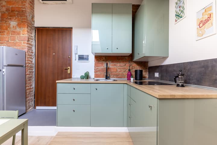 [Duomo-Cinque Giornate-] 2BR Suite, WiFi & Netflix