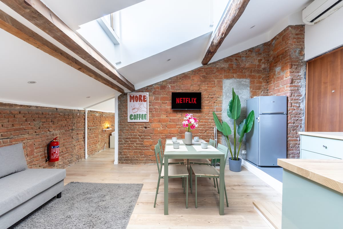 [Duomo-Cinque Giornate-] 2BR Suite, WiFi & Netflix