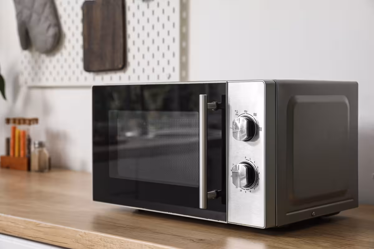Hobs and microwave ovens