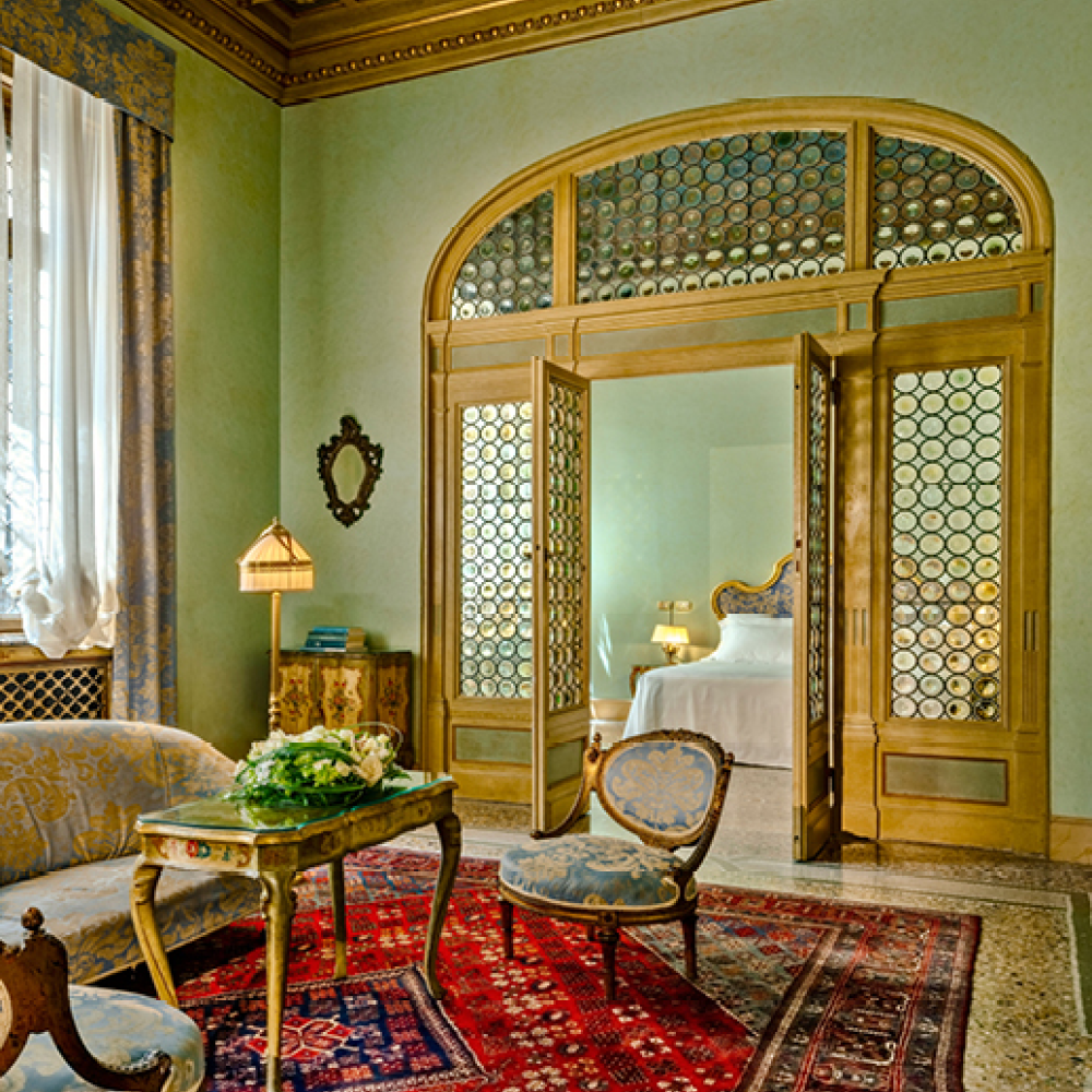 Checking In & Checking Out: Hotel Locarno