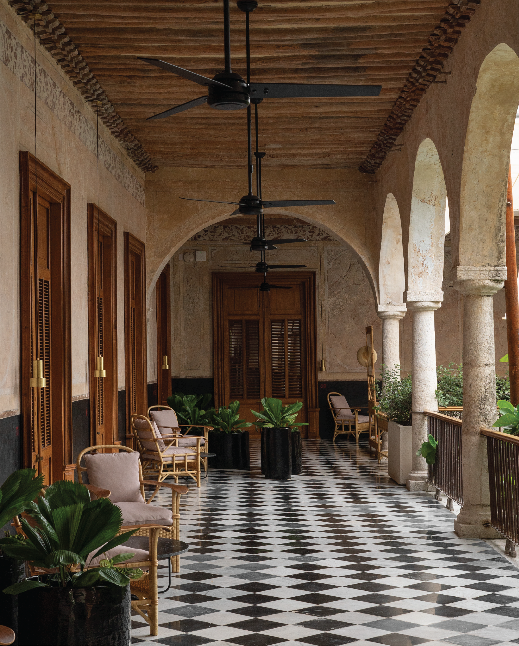 Checking In & Checking Out: Hotel Sevilla, Mérida