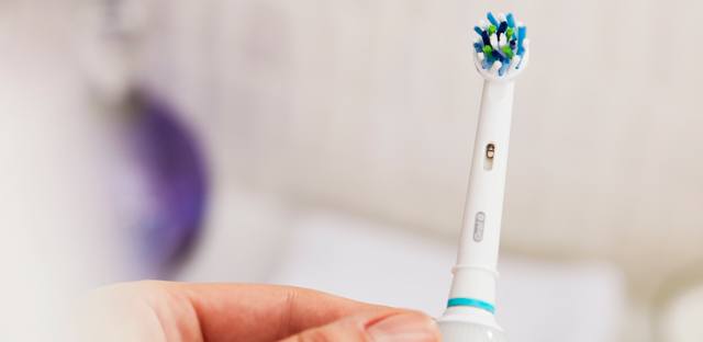 Things to consider when buying an electric toothbrush article banner