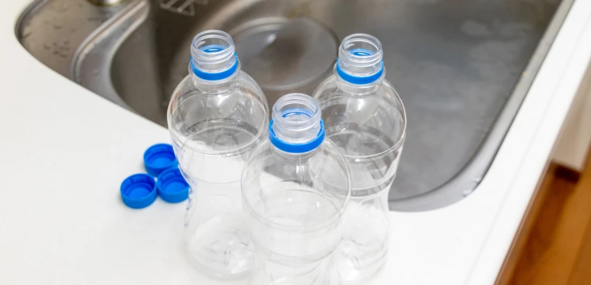 garrafas de água de plástico