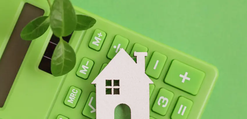 Máquina de calcular verde, com casa de papel por cima em fundo verde