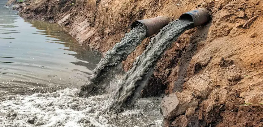 imagem de proibido poluição e beatas para o chão