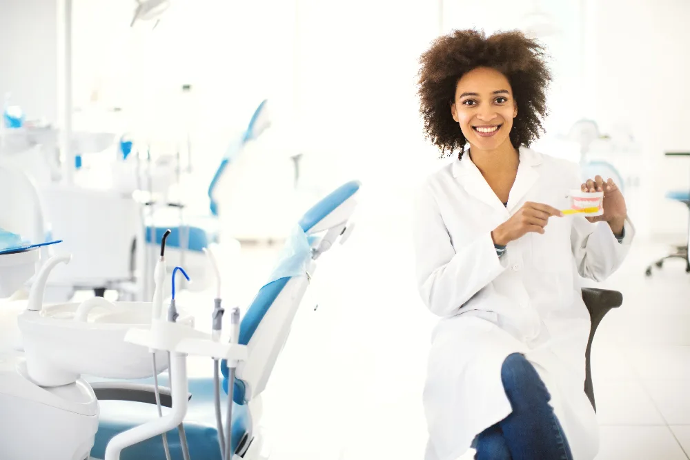 Hva Er Dental Karies? Behandlinger, Tegn Og Symptomer article banner