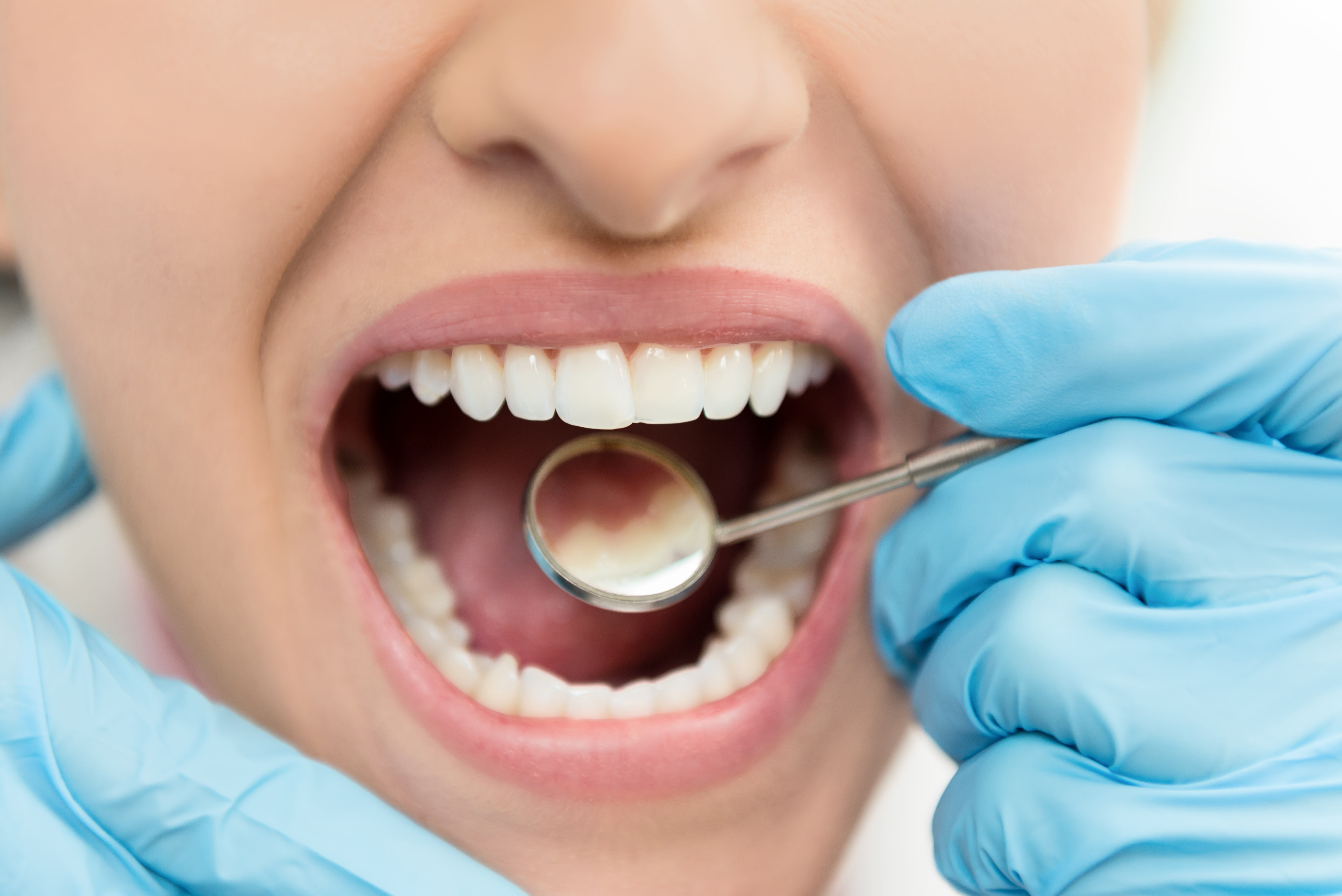 Gjør det vondt å få satt inn tannimplantat? article banner