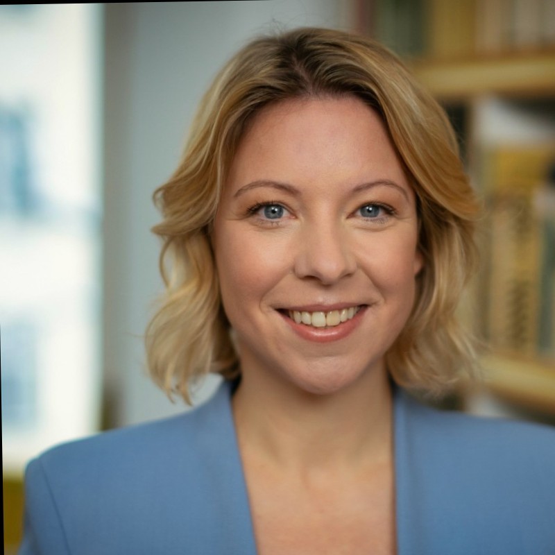 Portrait of 
                
                  Dr.
                
                Monika
                Gratzke
                