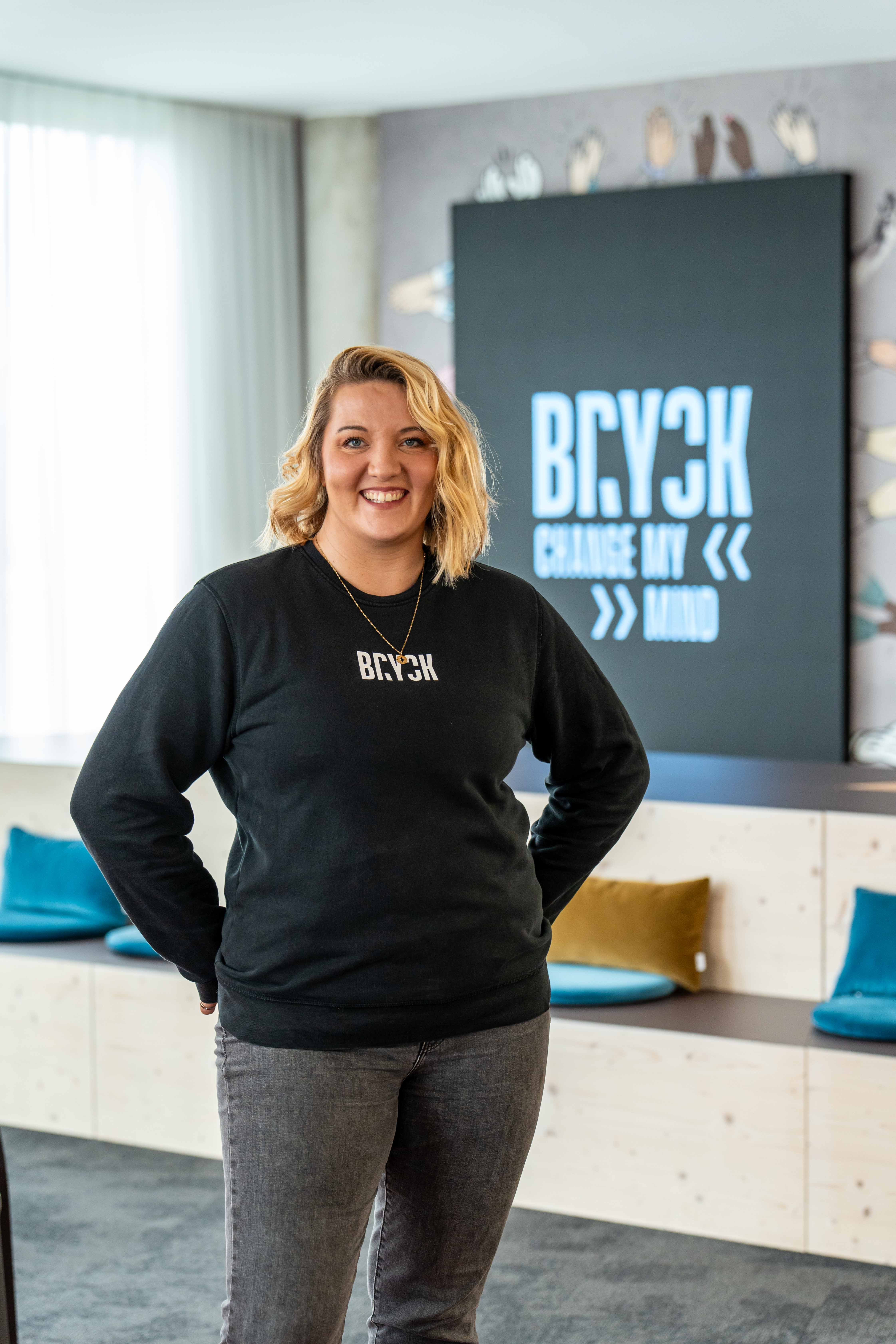 Portrait of 
      Manuela
      Serges
      