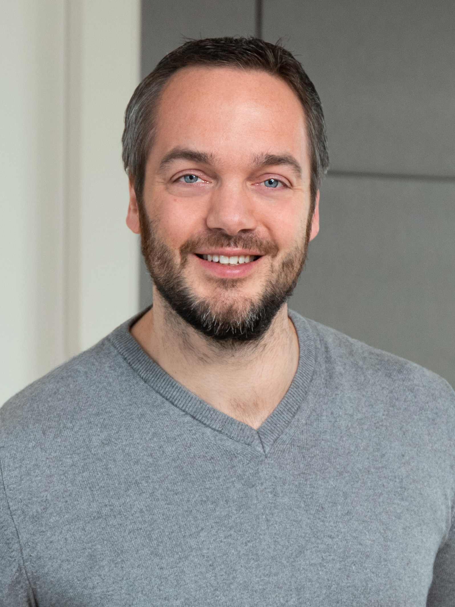 Portrait of 
            Dr.
            Sven
            Greulich
            