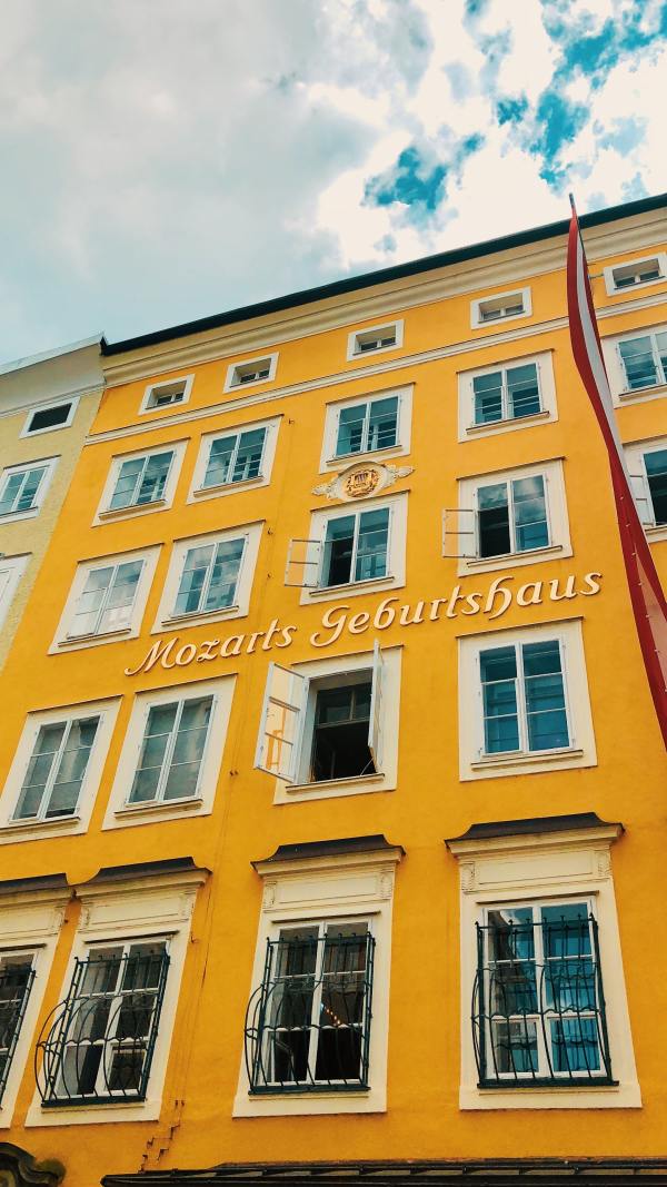 Mozart birthplace, reiseuhu, unsplash