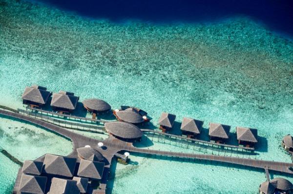 airbnb-maldives-overhead