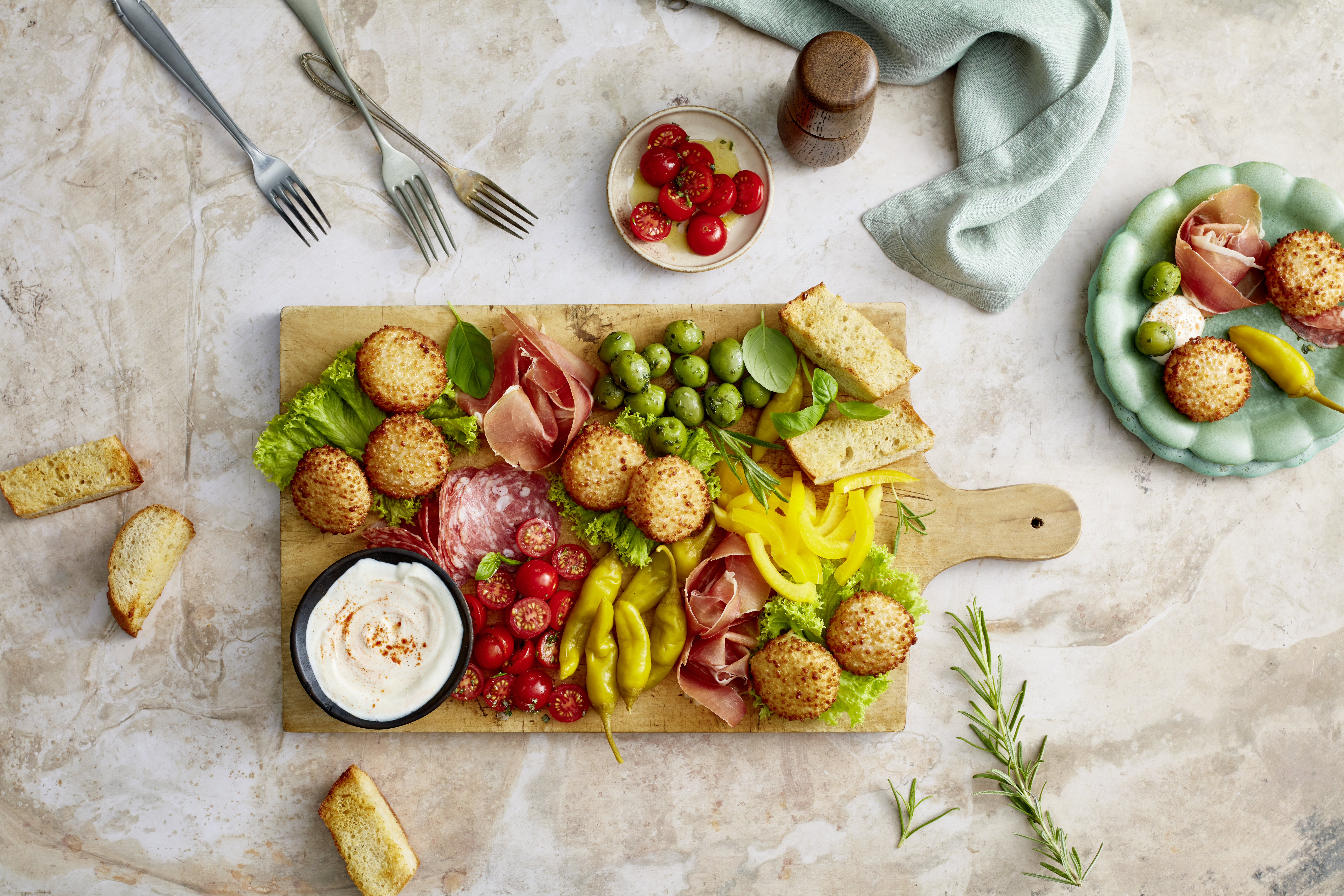Leerdammer PR LRD KnusperMinis Freundschaftliches-Tapasboard - Ohne Packshot